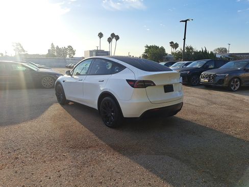 Used 2022 Tesla Model Y Long Range AWD/4WD image 7