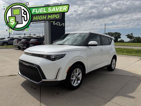 Used 2024 Kia Soul LX w/ Option Group 015 FWD image 1