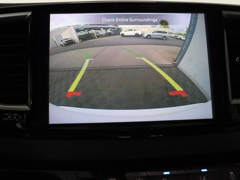 Used 2025 Chrysler Pacifica Select FWD image 12