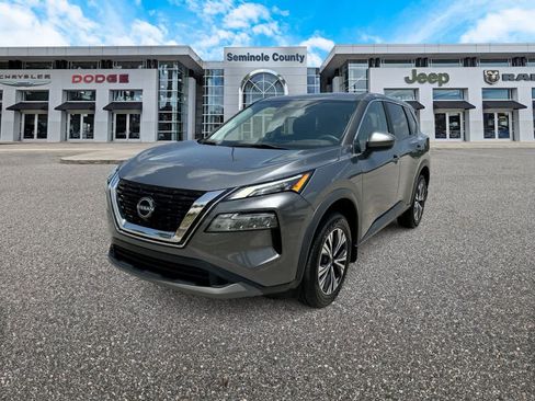 Used 2023 Nissan Rogue SV FWD image 5