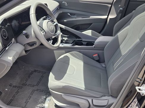 Certified 2025 Hyundai Elantra SEL FWD image 10