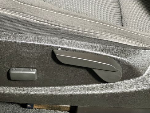 Used 2021 Chevrolet Colorado LT image 15