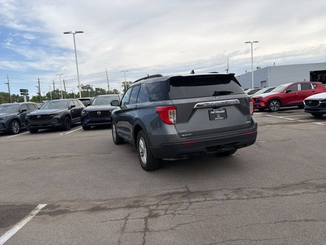 Used 2021 Ford Explorer XLT w/ Class III Trailer Tow Package AWD/4WD image 13