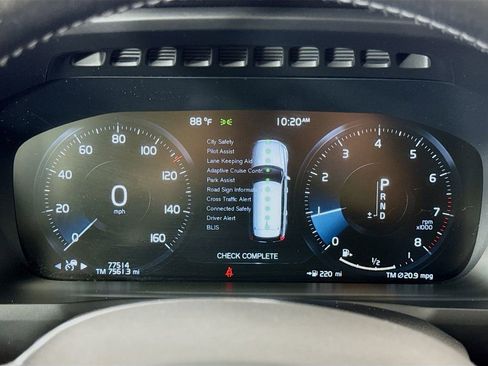Used 2021 Volvo XC90 T6 Momentum image 12