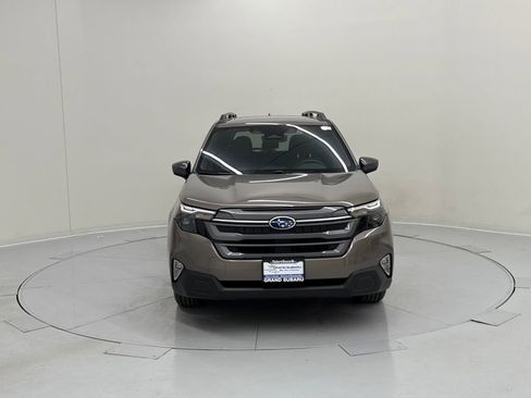 Used 2025 Subaru Forester Premium image 8