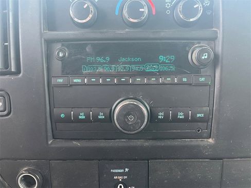 Used 2016 GMC Savana 3500 image 17