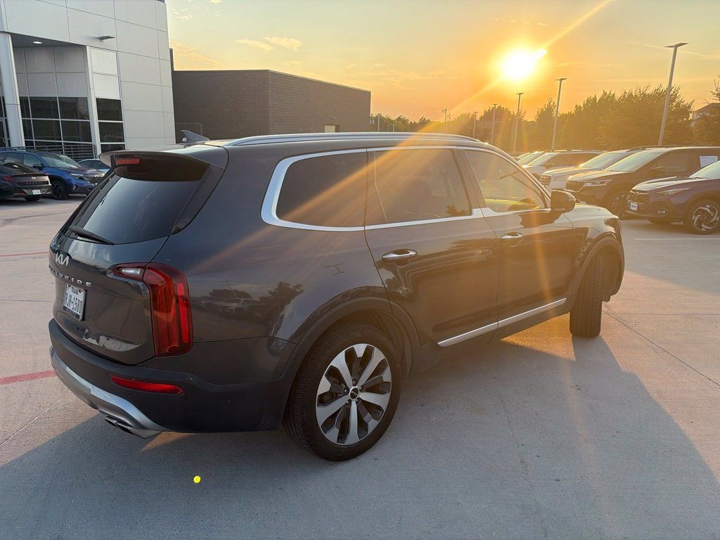 Used 2022 Kia Telluride S FWD image 3