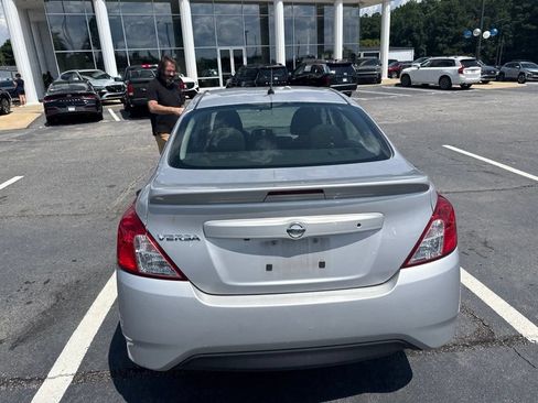 Used 2019 Nissan Versa S Plus FWD image 5