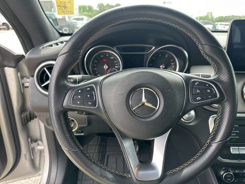 Used 2018 Mercedes-Benz CLA 250 image 14