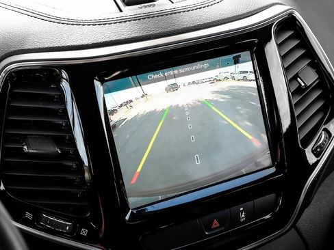 Used 2022 Jeep Cherokee Limited image 30