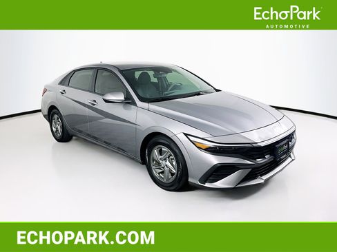 Used 2025 Hyundai Elantra SE FWD image 1
