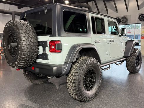 Used 2024 Jeep Wrangler Unlimited Rubicon w/ XTREMEE 35" Tire Package image 14