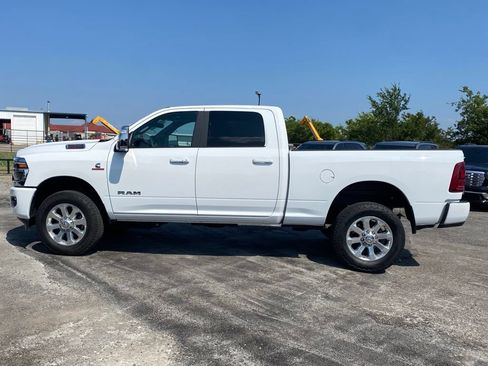 Used 2026 RAM 2500 Laramie AWD/4WD image 2