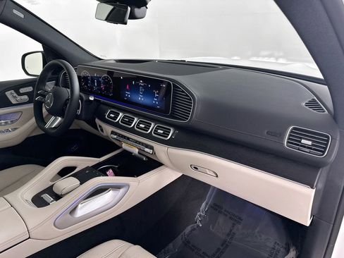 New 2026 Mercedes-Benz GLS 580 4MATIC image 32