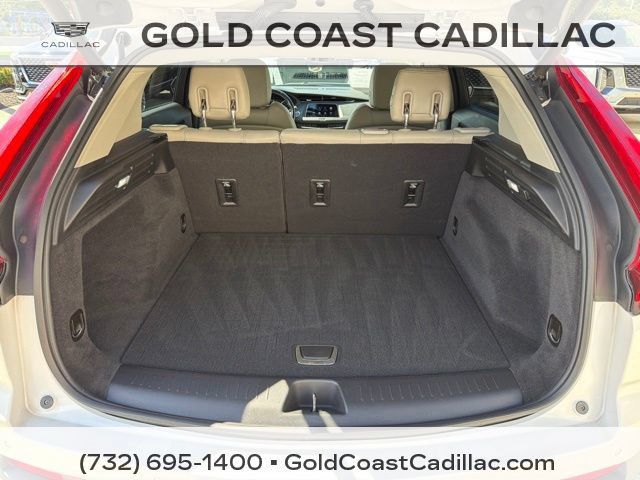 Used 2021 Cadillac XT4 Luxury w/ Cold Weather Package FWD image 11