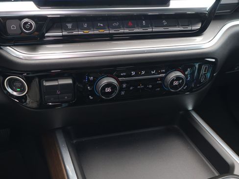 Used 2025 Chevrolet Silverado 2500 High Country w/ High Country Premium Package AWD/4WD image 28