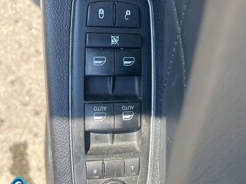 Used 2015 Chrysler 300 C Platinum w/ Light Group RWD image 15
