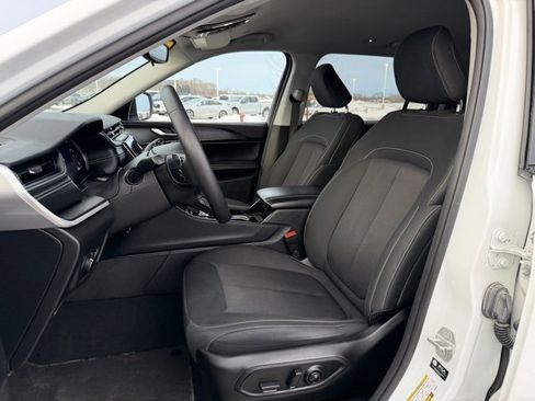 Used 2023 Jeep Grand Cherokee L Laredo image 20