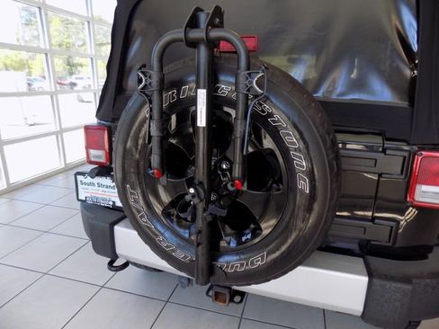 Used 2014 Jeep Wrangler Unlimited Sahara w/ Connectivity Group image 10