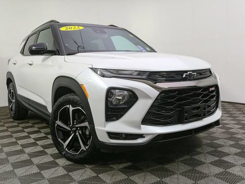 Used 2023 Chevrolet TrailBlazer RS w/ Sun and Liftgate Package AWD/4WD image 3