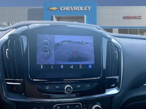 Used 2022 Chevrolet Traverse RS FWD image 14