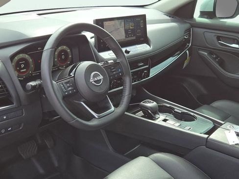 Used 2024 Nissan Rogue SL w/ SL Premium Package image 17