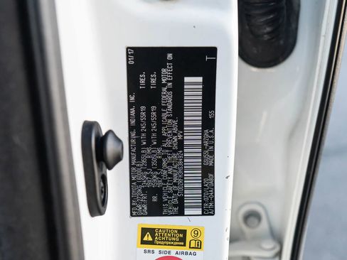 Used 2017 Toyota Highlander Limited image 49