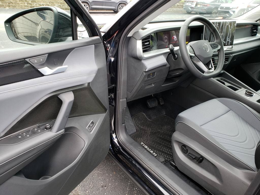 New 2026 Volkswagen Tiguan SE AWD/4WD image 7