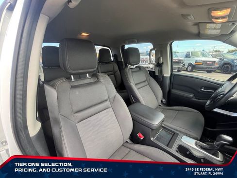 Used 2022 Nissan Frontier SV w/ Technology Package RWD image 16