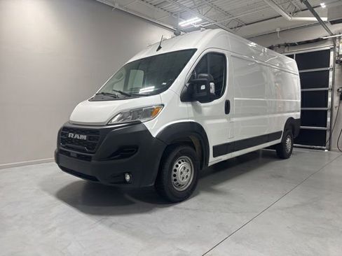 Used 2024 RAM ProMaster 2500 w/ Convenience Group FWD image 2