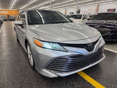 Used 2018 Toyota Camry XLE FWD image 4