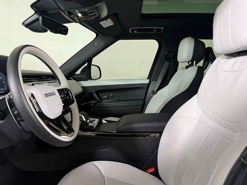 Used 2025 Land Rover Range Rover Sport Dynamic SE image 6