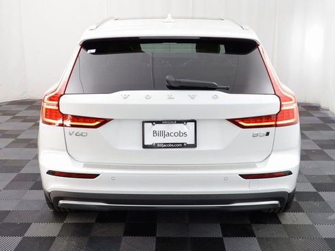 Used 2024 Volvo V60 B5 Cross Country Ultimate image 18