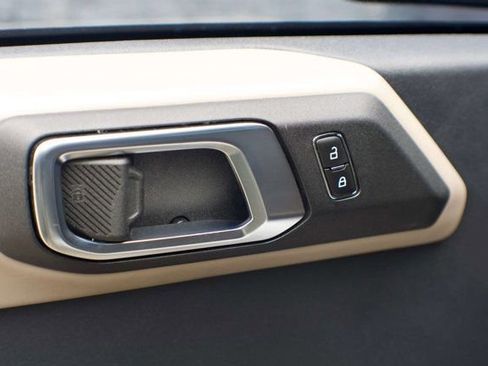 Used 2023 Ford Bronco Wildtrak image 41