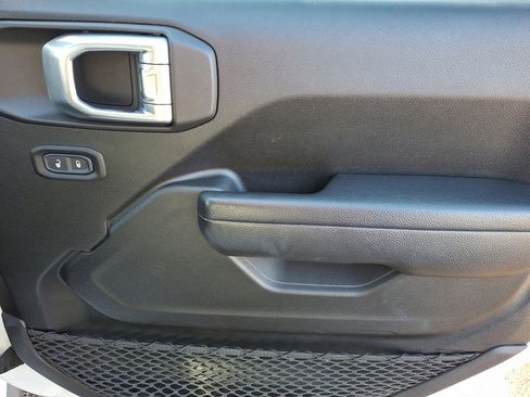 Used 2023 Jeep Wrangler Unlimited image 10