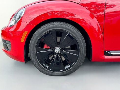 Used 2013 Volkswagen Beetle 2.0T image 32