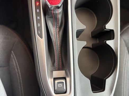 Used 2025 Chevrolet Trax RS w/ Sunroof Package image 18