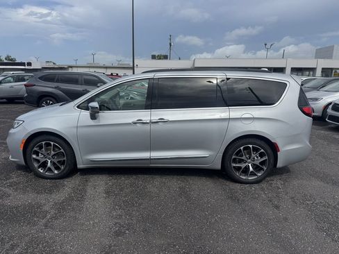 Used 2022 Chrysler Pacifica Limited FWD image 4