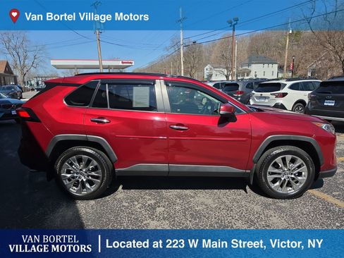 Used 2019 Toyota RAV4 Limited w/ Advanced Technology Package image 4