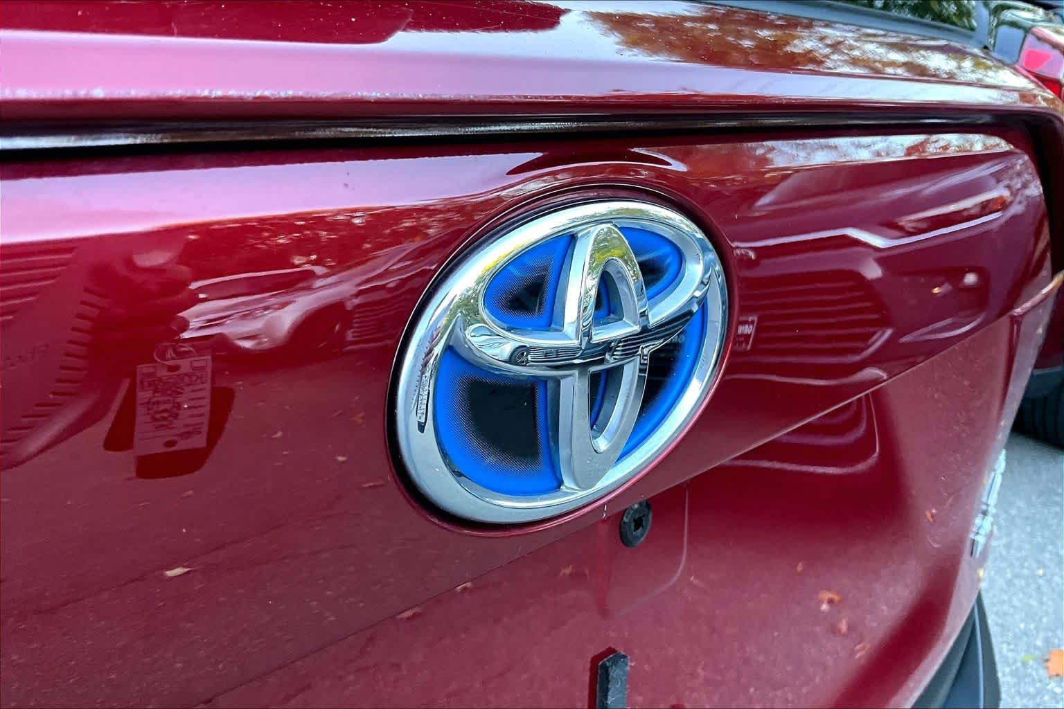 Certified 2024 Toyota RAV4 LE AWD/4WD image 29