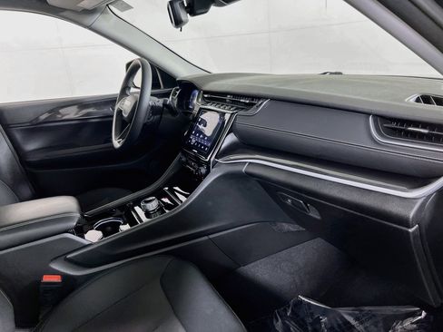 Used 2023 Jeep Grand Cherokee Laredo image 26