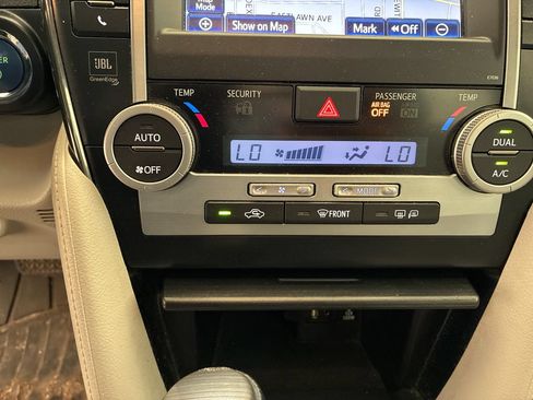 Used 2012 Toyota Camry XLE w/ Leather Pkg FWD image 15
