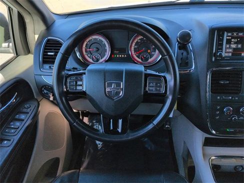 Certified 2019 Dodge Grand Caravan SXT image 16