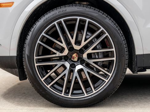 Certified 2026 Porsche Cayenne AWD/4WD image 15