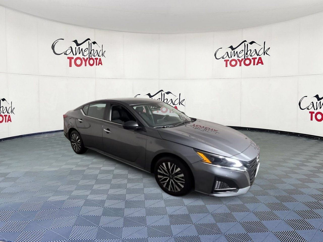 Used 2025 Nissan Altima 2.5 SV FWD image 2