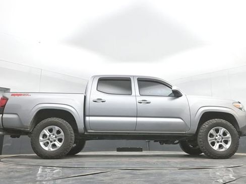 Used 2020 Toyota Tacoma SR image 34