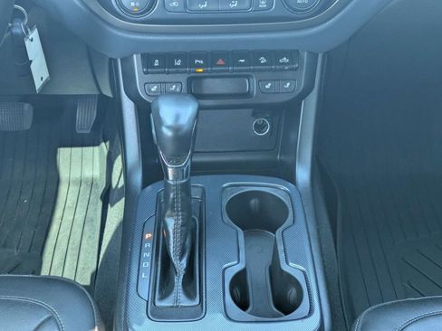 Used 2022 Chevrolet Colorado Z71 w/ Safety Package AWD/4WD image 20