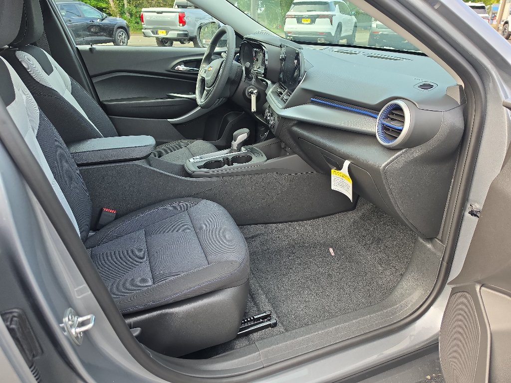 New 2026 Chevrolet Trax LS w/ LS Convenience Package FWD image 16