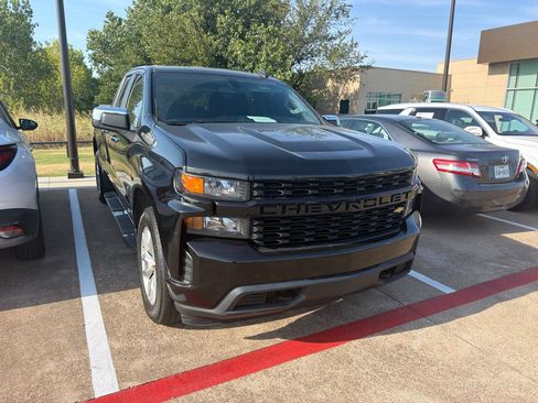 Used 2019 Chevrolet Silverado 1500 Custom w/ Custom Value Package RWD image 3
