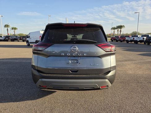Used 2022 Nissan Rogue SV image 6